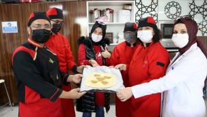 Okul müdürü bir ilke imza attı: Yöresel lezzetler, maharetli “özel” ellerle damaklarda tatlanıyor