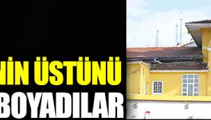 Üsküdar’daki tarihi camideki 250 yıllık güneş saatinin üstünü badanayla boyadılar