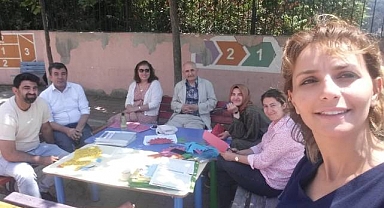 İmkansızlıkların ortasındaki bir okulun kabiliyetli ve üretken öğretmenleri…