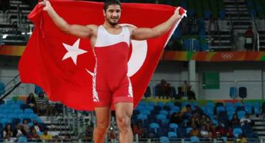 Milli güreşçi Taha Akgül dünya şampiyonu