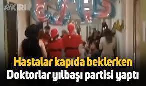 Doktorlar yılbaşı kutlaması nedeniyle hastaları kapıda bekletti