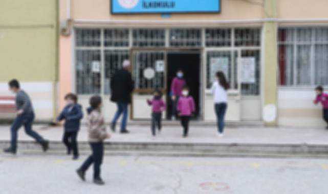 Okulda korkulu anlar: Öğretmenler bıçakla birbirlerine saldırdı
