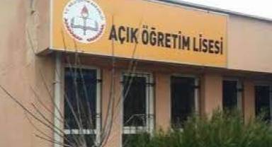 Örgün eğitimden açık öğretime çok sayıda geçiş var. Okullar boşalıyor