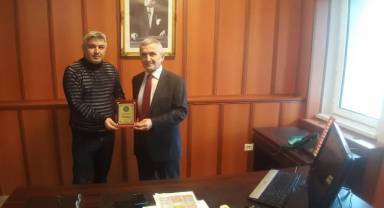 Türk Büro-Sen'den Giresun Valilik Bürokratı Cahit Erdoğan'a Plaket verdi.