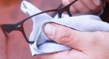 Çizilen gözlüklerinizi artık çöpe atmayacaksınız! İşte cam çiziklerini yok etmenin püf noktası