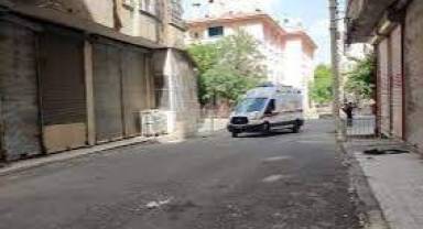 Sağlıkta şiddet bitmiyor! Ambulansa binerek kurtuldular