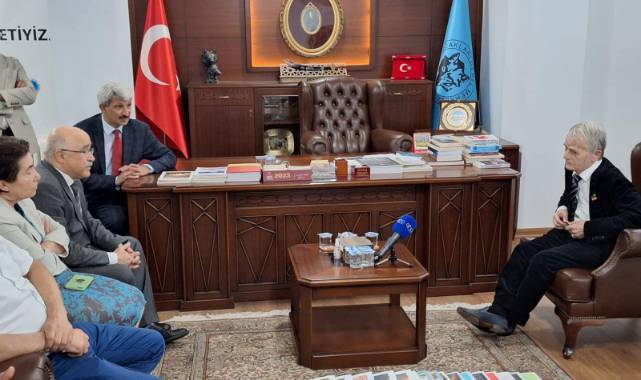 Kırım Türklüğünün lideri, mücadele adamı Mustafa Abdülcemil Kırımoğlu Türk Ocakları Genel Merkezini ziyaret etmiştir.