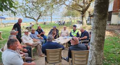 Akçakoca Jandarma Trafik Ekipleri Köylülere Trafik Konusunda Bilgi Verdi ve Soruları Cevaplandırdı