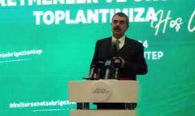 Okullarda müfredat ve ders saatleri değişiyor.