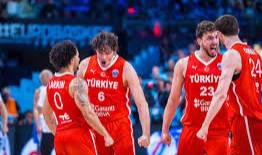 '12 Dev' Yunanistan'ı denize döktü! Türkiye finalde