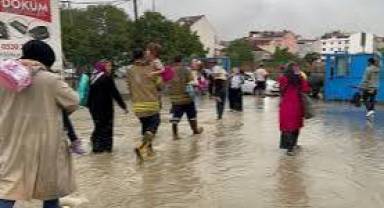 Öğrenciler okulda mahsur kaldı! İmdada itfaiye yetişti