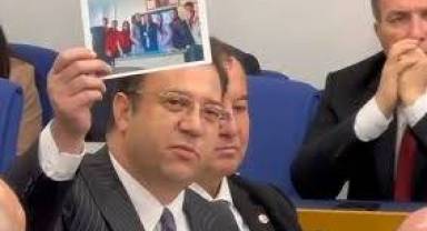 AK Parti Kadın Kolları Başkanı okulda derse giriyor, teneffüste kantin işletiyor