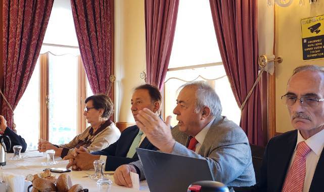 Anadolu Aydınlar Ocağı Adile Sultan Kasrında Kahvaltılı Toplantı Düzenledi