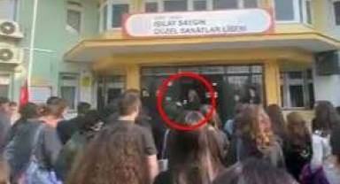 'Andımız' krizi: Müdür susturmaya çalıştı, öğrenciler sonuna kadar okudu!