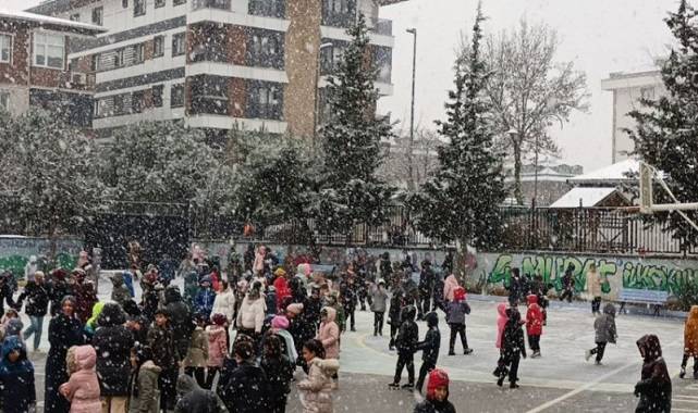 Okulunda İmkansızlığa Meydan Okuyan Okul Müdürü