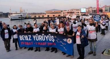 İstanbul’da hekimlerden 'beyaz yürüyüş'