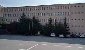 Öğretmen müdürü kovaladı