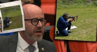  İlçe Milli Eğitim Müdüründen silahlı poz