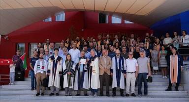 Öğrenci sayısı azalırken akademisyen sayısında artış oldu