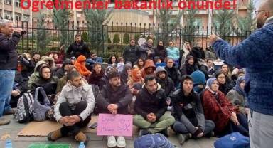 Öğretmenler MEB önünde eylemde 