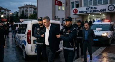 Antalya’da Dev Rüşvet Soruşturması: İki Emniyet Müdürü Görevden Alındı