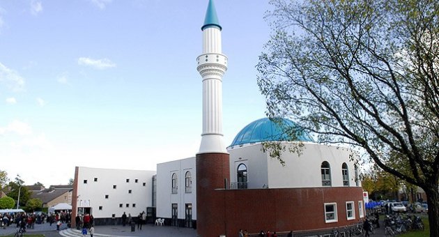 Avrupa'da camiler Müslüman karşıtı saldırılara hedef oluyor