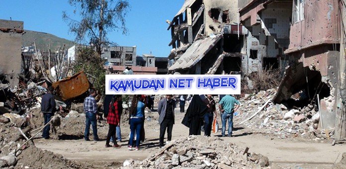 Hendekler kazılırken kahve içip izlediler!