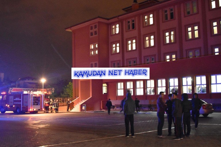 Kız öğrenci pansiyonunda yangın paniği