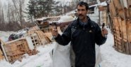 10 yıldır atanamayan öğretmen çöpten kağıt topluyor