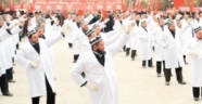 Çin yönetimi imamları zorla dans ettirdi