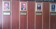 İlkokulun duvarında görenleri şaşırtan köşe