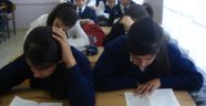 Liselilere, cinsel içerikli kitap dağıtılmasına soruşturma
