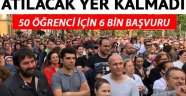 Tarihi okulun bahçesinde adım atılacak yer kalmadı... 50 öğrenci için 6 bin başvuru yapıldı 