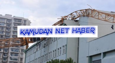 Vinç, üzerine devrildiği okulun çatısını yıktı